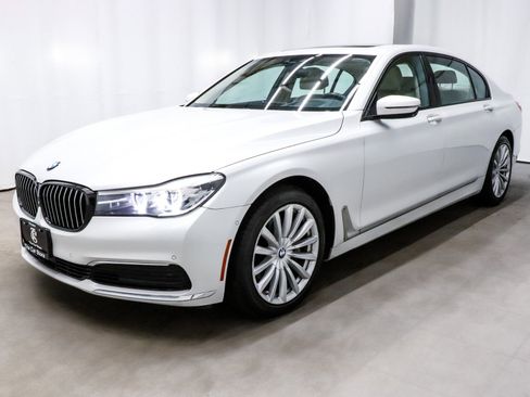 Used 2019 BMW 740i xDrive 740i xDrive image 3