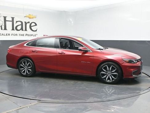 Used 2018 Chevrolet Malibu LT w/ Leather Package FWD image 1