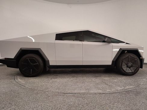 Used 2024 Tesla Cybertruck AWD Crew Cab image 7