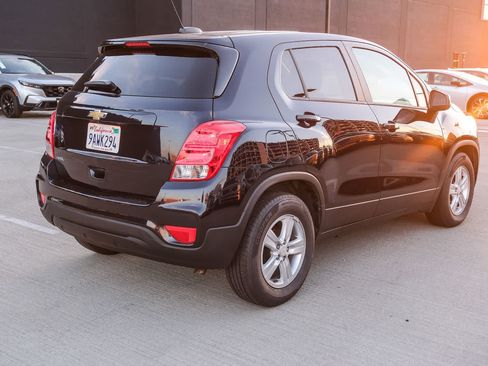 Used 2022 Chevrolet Trax LS w/ Tint and Cruise Package FWD image 4