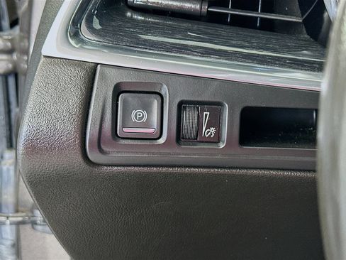 Used 2020 Cadillac XT5 Premium Luxury FWD image 10