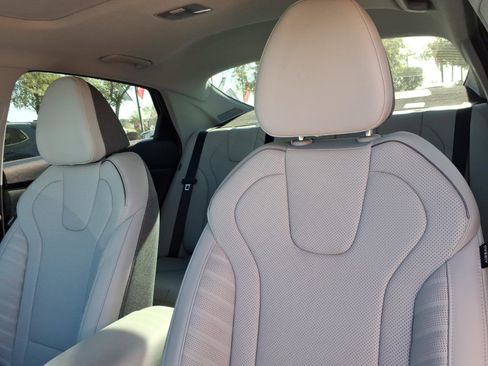 Certified 2025 Hyundai Elantra Limited FWD image 16