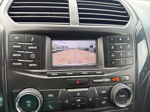 Used 2017 Ford Explorer XLT AWD/4WD image 23