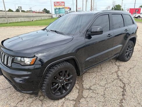 Used 2017 Jeep Grand Cherokee Altitude AWD/4WD image 5
