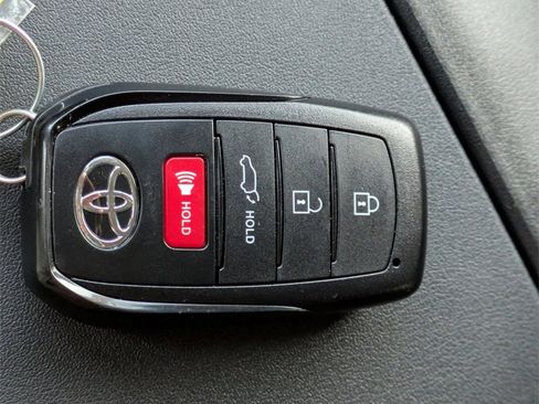 Certified 2025 Toyota Highlander Limited image 32