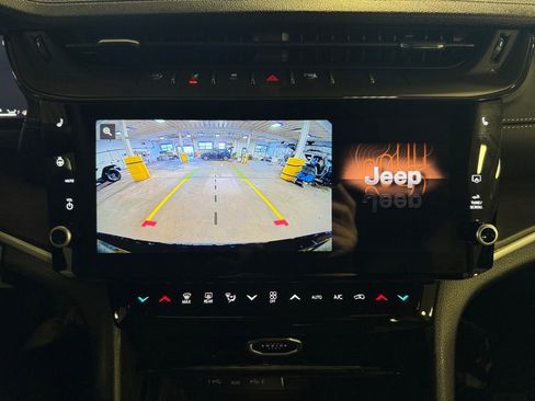 New 2026 Jeep Grand Cherokee L Limited w/ Trailer Tow Package AWD/4WD image 18