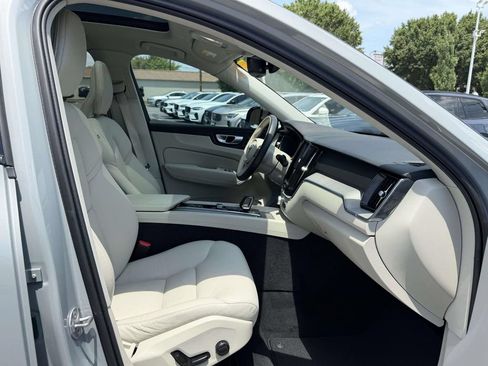 Used 2024 Volvo XC60 B5 Plus AWD/4WD image 12