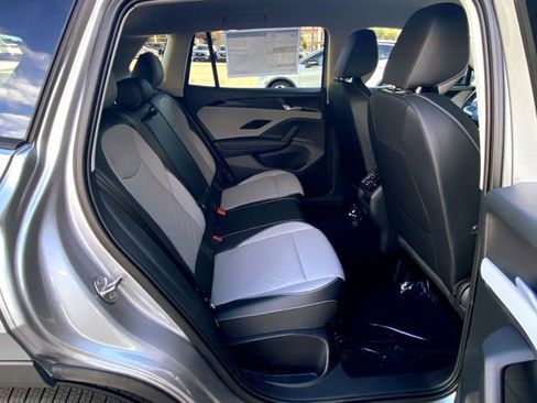 New 2026 Volkswagen Tiguan SE FWD image 33