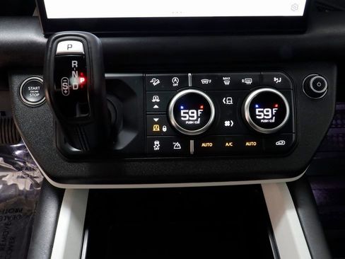 Used 2025 Land Rover Defender 110 S image 12