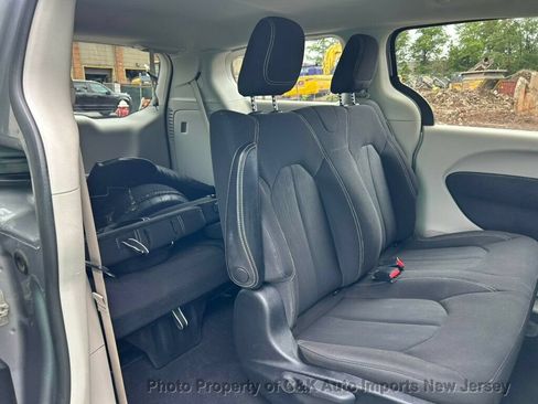 Used 2020 Chrysler Voyager L FWD image 36