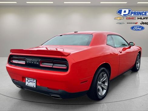 Used 2019 Dodge Challenger SXT RWD image 5