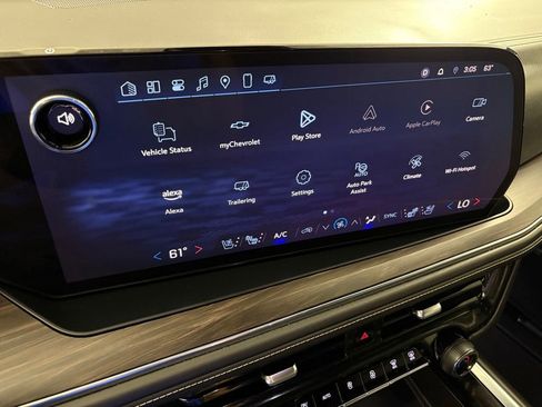 Used 2025 Chevrolet Suburban Premier image 30