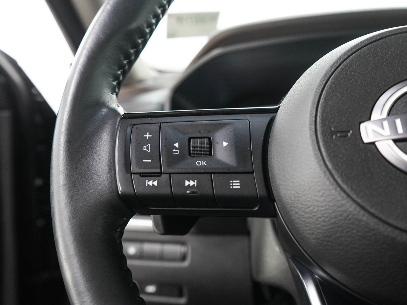 Used 2023 Nissan Rogue SV w/ SV Premium B Package AWD/4WD image 25