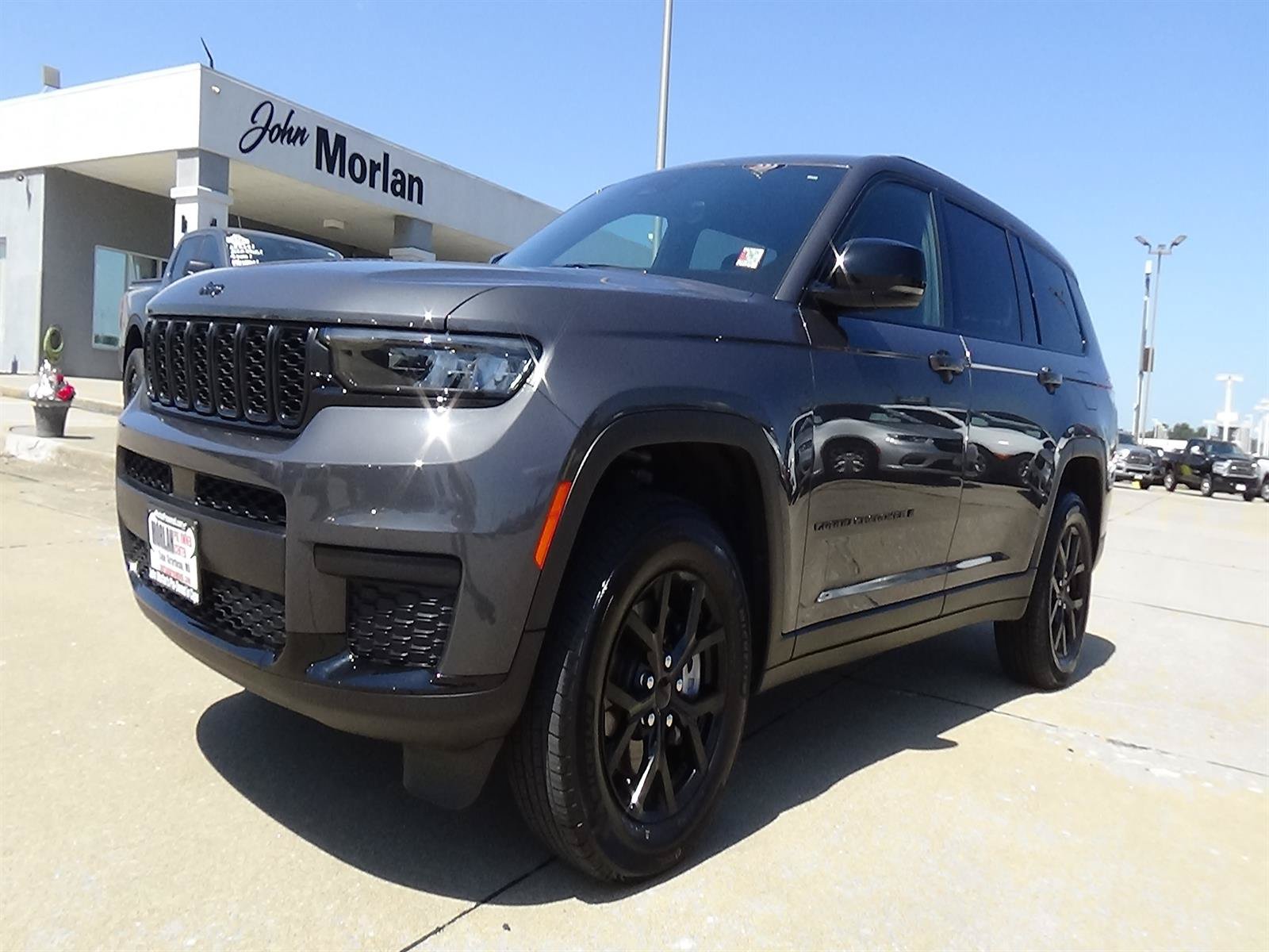 Used 2025 Jeep Grand Cherokee L Altitude AWD/4WD image 2