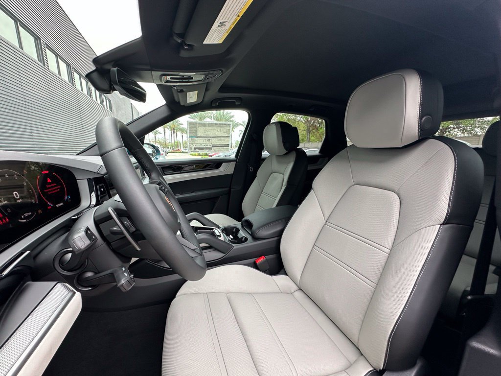 Certified 2026 Porsche Cayenne AWD/4WD image 5