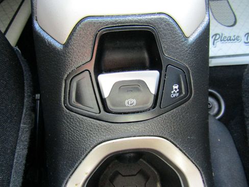 Used 2016 Jeep Renegade 75th Anniversary image 22