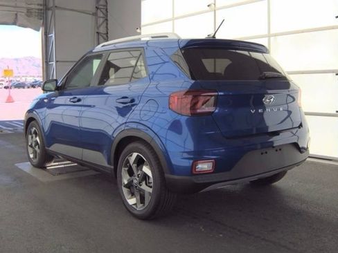 Certified 2025 Hyundai Venue Limited FWD image 8