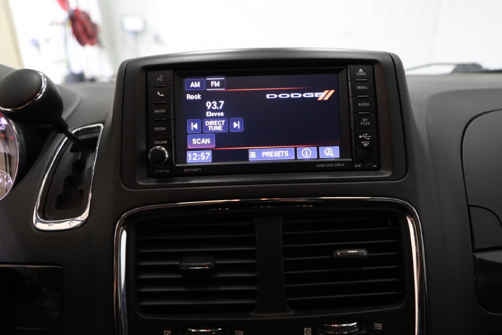 Used 2018 Dodge Grand Caravan SE w/ Rear Park Assist Package FWD image 21