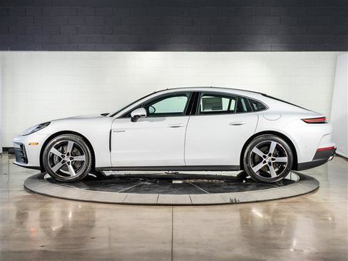 New 2026 Porsche Panamera 4 image 2