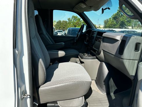 Used 2006 Chevrolet Express 3500 Passenger w/ LT Preferred Equipment Group image 34