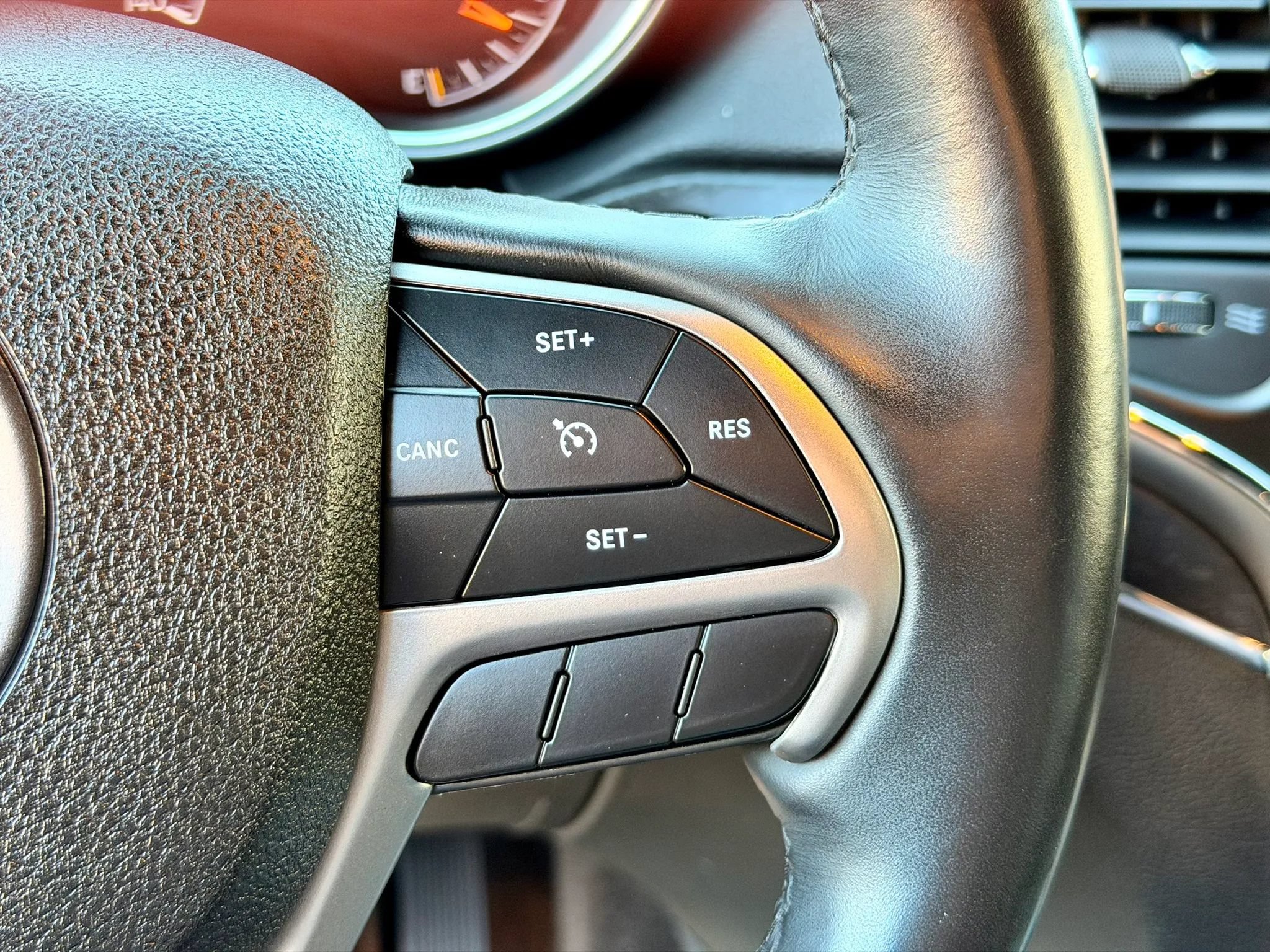 Used 2018 Jeep Grand Cherokee Limited AWD/4WD image 27