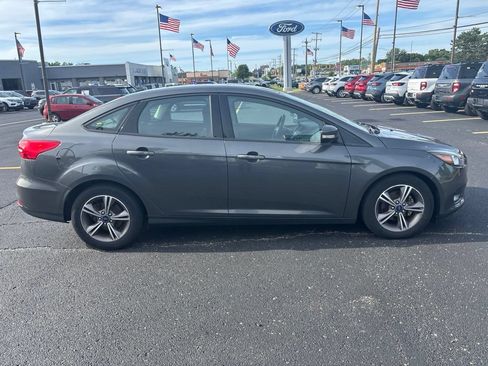 Used 2017 Ford Focus SE FWD image 4