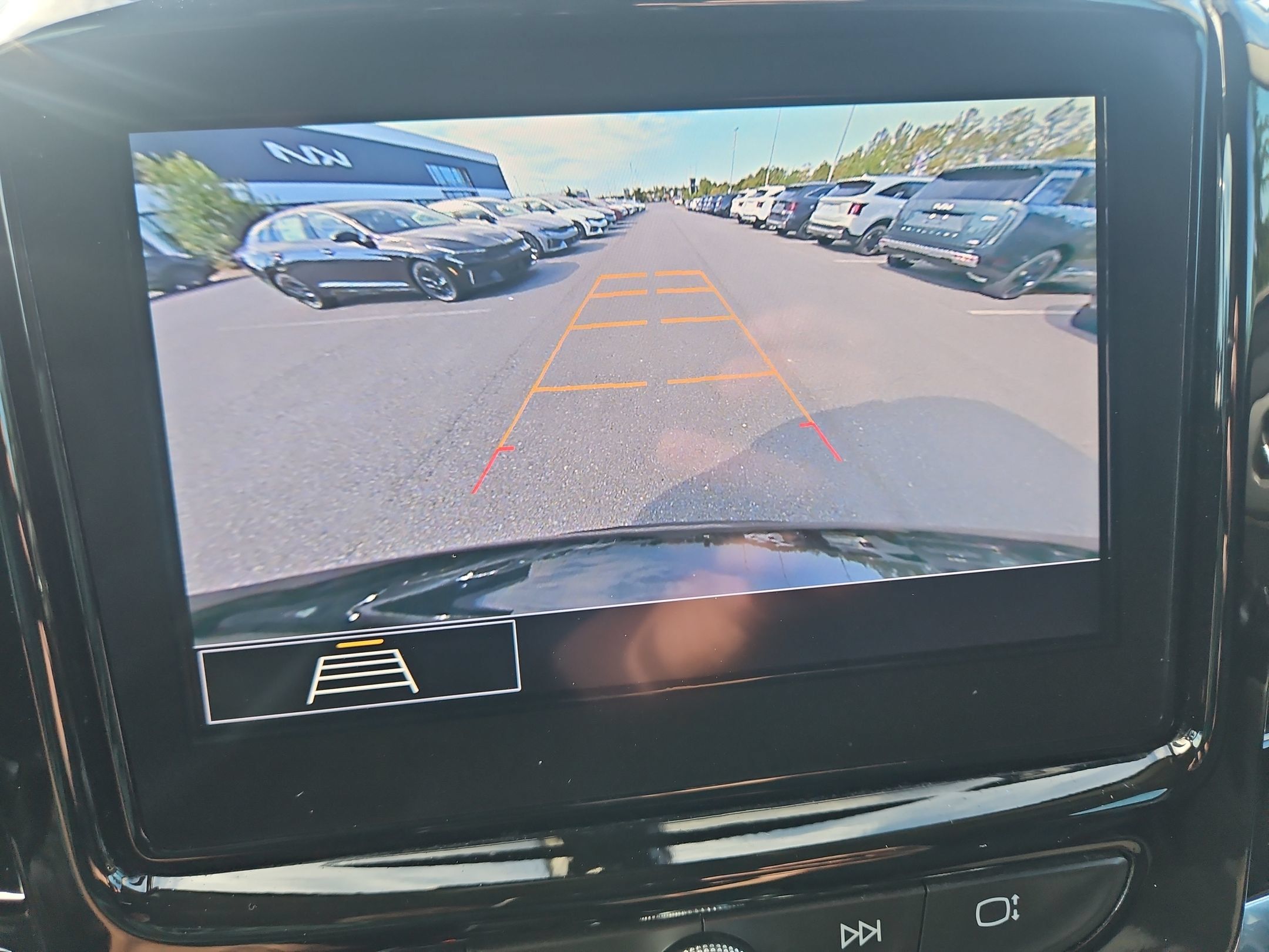 Used 2020 Chevrolet Traverse LT FWD image 30
