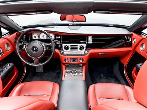 Used 2017 Rolls-Royce Dawn RWD image 70