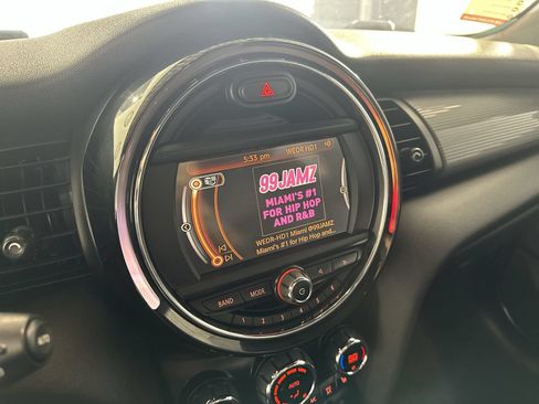 Used 2016 MINI Cooper 4-Door Hardtop FWD image 16