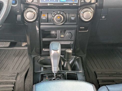 Used 2022 Toyota 4Runner TRD Off-Road Premium AWD/4WD image 18