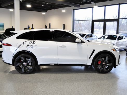 Used 2022 Jaguar F-PACE SVR image 6