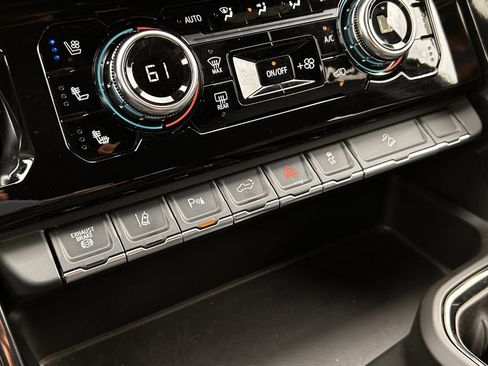 Used 2024 GMC Sierra 2500 AT4 w/ Technology Package image 21