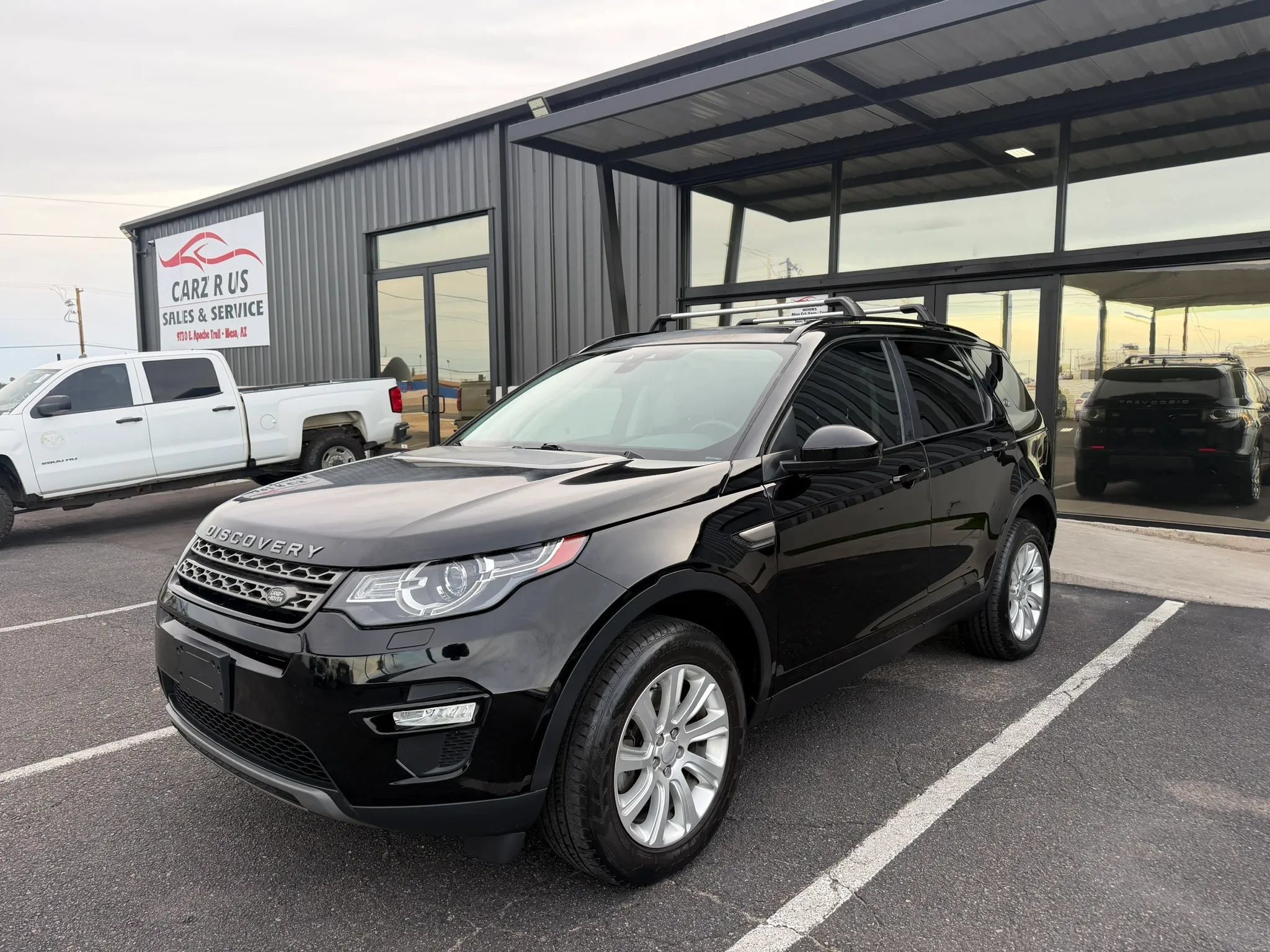 Used 2018 Land Rover Discovery Sport SE AWD/4WD image 3