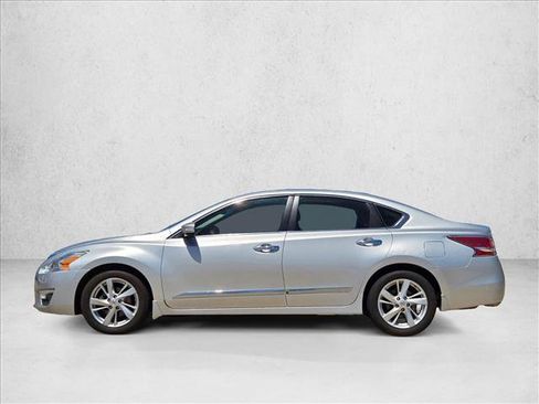 Used 2015 Nissan Altima 2.5 SV w/ Convenience Package image 8