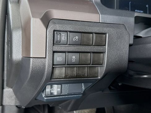 Certified 2025 Toyota Tacoma SR5 AWD/4WD image 11