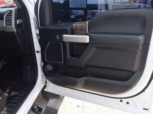 Used 2017 Ford F250 Lariat w/ FX4 Off-Road Package AWD/4WD image 16