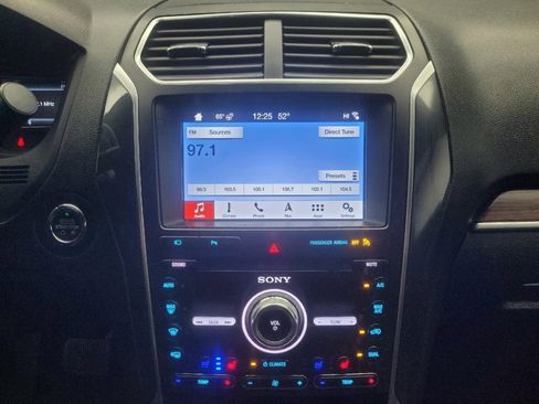 Used 2019 Ford Explorer Limited w/ Class III Trailer Tow Package FWD image 25