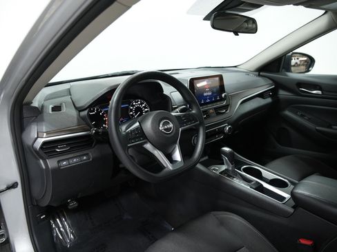 Used 2024 Nissan Altima 2.5 SV image 27