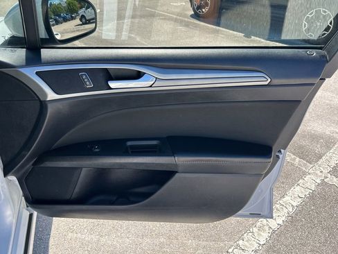 Used 2020 Ford Fusion SE image 33