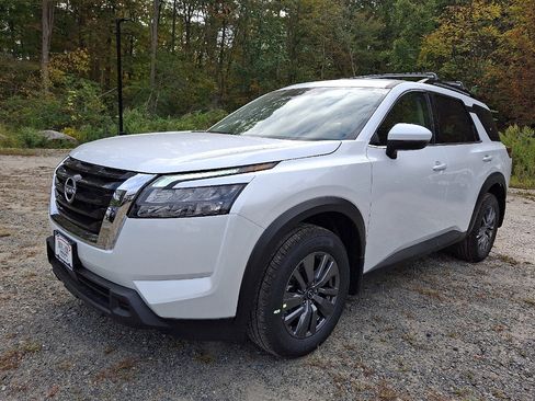 New 2025 Nissan Pathfinder SV image 2