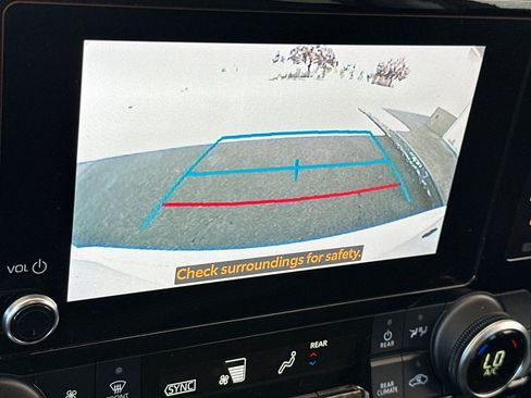 Used 2023 Toyota Highlander LE AWD/4WD image 23