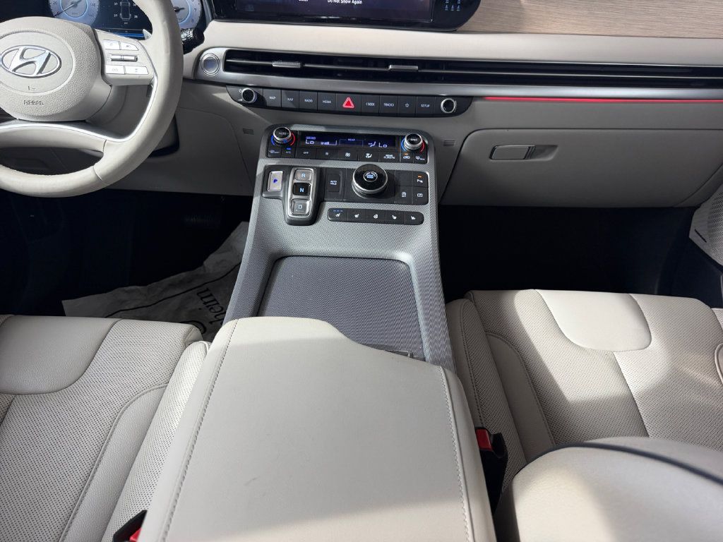 Used 2024 Hyundai Palisade Limited FWD image 11