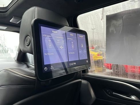 Used 2021 Cadillac Escalade Premium Luxury Platinum image 24