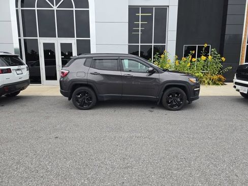 Used 2018 Jeep Compass Latitude w/ Popular Equipment Group AWD/4WD image 7