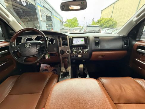 Used 2011 Toyota Sequoia Platinum RWD image 9