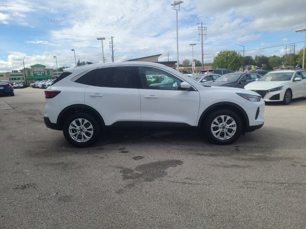 Used 2023 Ford Escape Active w/ Tech Pack #2 AWD/4WD image 7