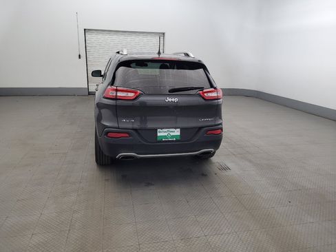 Used 2018 Jeep Cherokee Limited AWD/4WD image 6