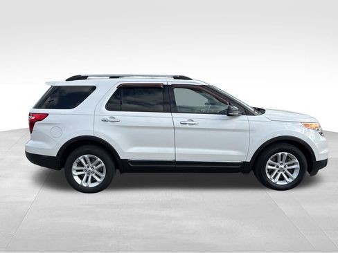 Used 2014 Ford Explorer XLT w/ Equipment Group 202A image 6