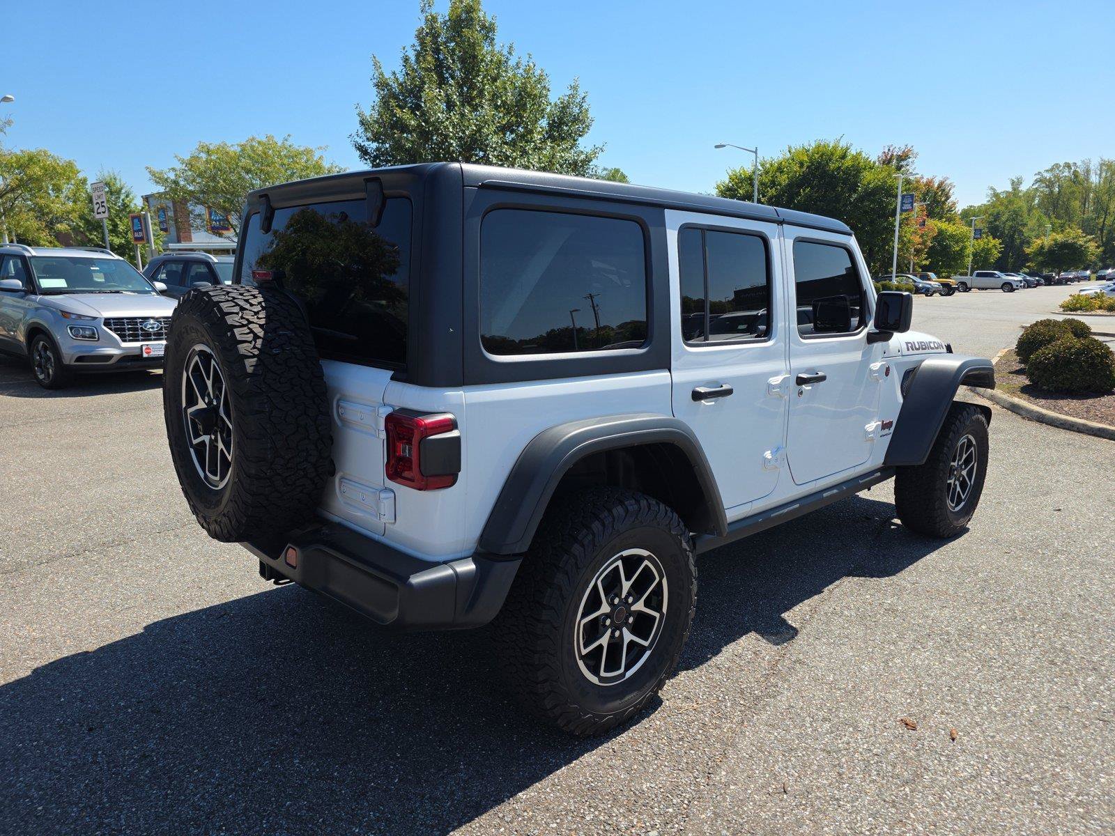 Used 2026 Jeep Wrangler Unlimited Rubicon AWD/4WD image 7