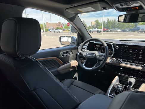New 2026 GMC Canyon Denali w/ LPO, Black Badging Package AWD/4WD image 37